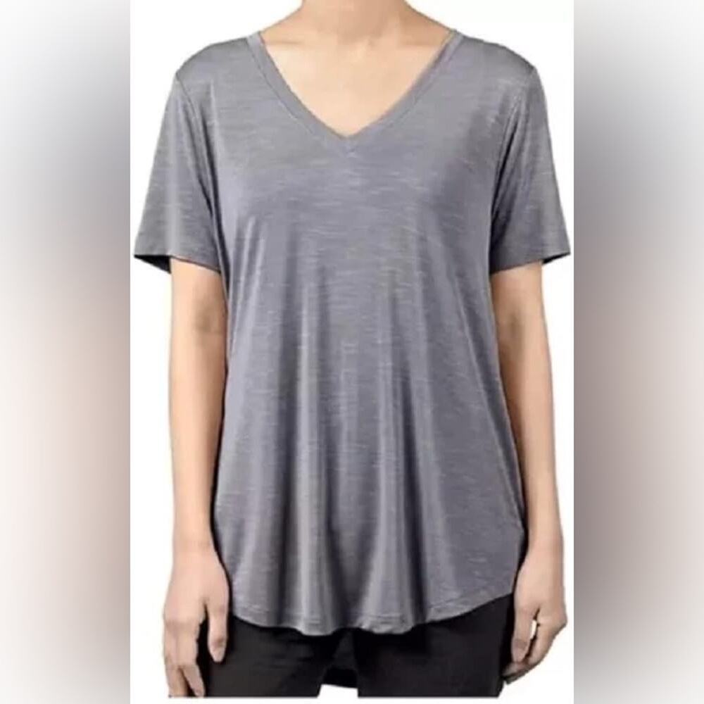 Mod Ref Shirt‎ Women's Essential Short Sleeve V-Neck w/ Back Pleat S
